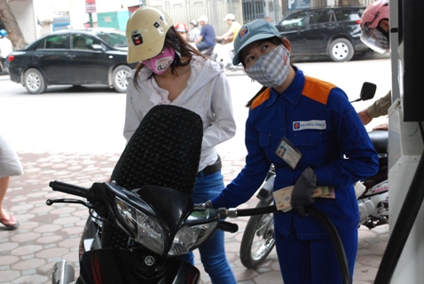 nguon-thu-tu-thue-nhap-khau-xang-dau-lien-tuc-giam